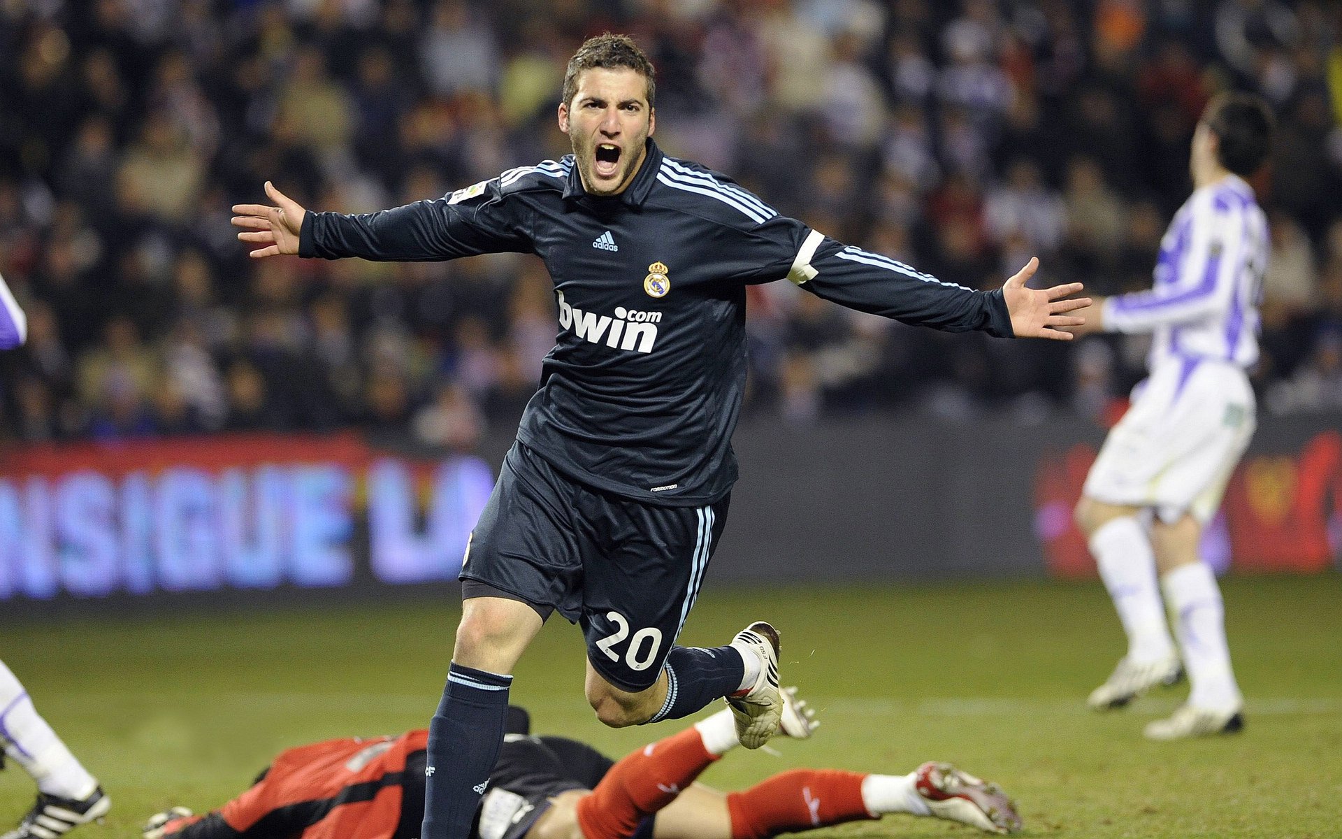 爱游戏体育平台-关注焦点:本队最大亮点与不足分析,队伍亮点