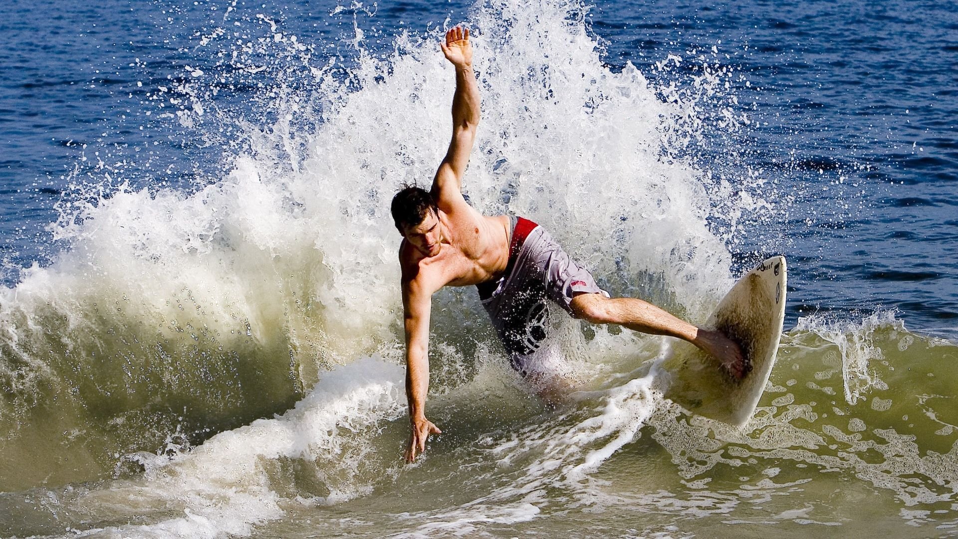 爱游戏中国官方登录入口网站-超轻材料：赛车速度的秘密武器，赛车车体材料